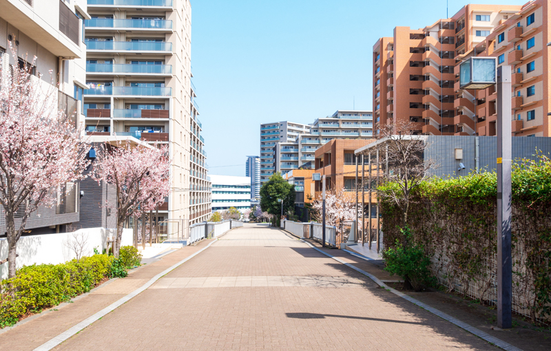 マンションが立ち並ぶ住宅地