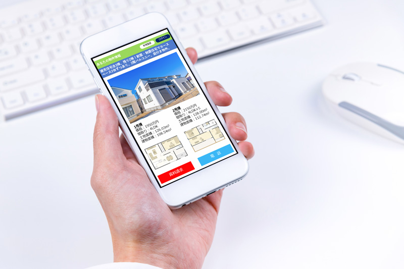 スマートフォンで住宅情報をネット検索
